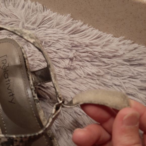 Relativity Willow Grey Snake Skin Sandals Size 8M - Picture 5 of 10